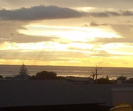 Christies Beach Hotel Clarendon Exterior foto